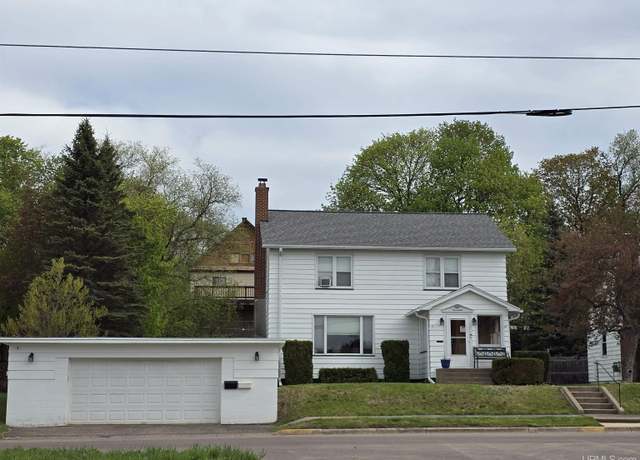 Property at 817 W Water St, Hancock, MI 49930, 4 beds, 2 baths
