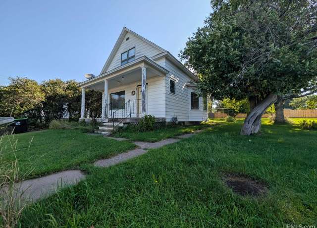 Property at 413 Stambaugh Ave, Iron River, MI 49935, 3 beds, 1.5 baths