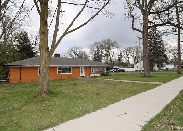 Property at 31565 MARQUETTE St, Garden City, MI 48135 3325, 4 beds, 2.5 baths