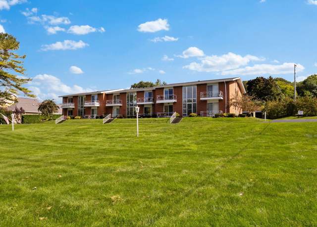 Property at 8050 Peninsula Dr #10, Traverse City, MI 49686, 1 bed, 1 bath