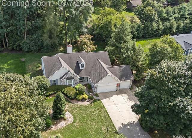 Property at 7260 Willow Oak Dr, West Bloomfield, MI 48324 3081, 3 beds, 2 baths