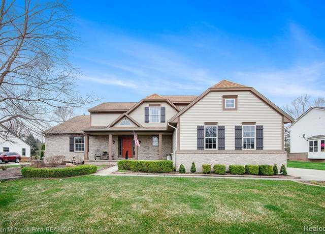 Property at 10213 Wellington Dr, Clarkston, MI 48348 1556, 3 beds, 2.5 baths