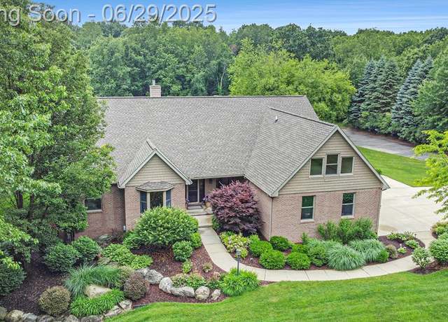 Property at 4301 Rolling Acres Dr, Hartland, MI 48353 1613, 4 beds, 4.5 baths