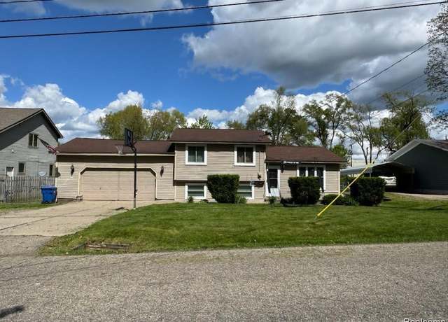 Property at 310 N Winding Dr, Waterford, MI 48328 3073, 3 beds, 2.5 baths