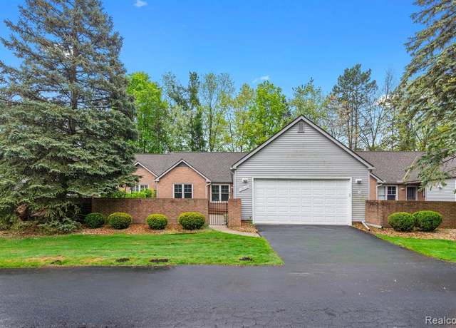 Property at 23033 FARMINGTON Rd, Farmington, MI 48336 3919, 2 beds, 3 baths