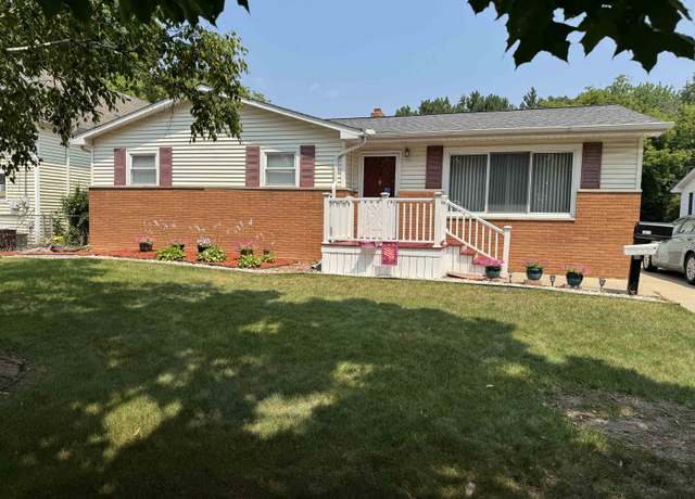 Property at 1913 N Brentwood Pl, Essexville, MI 48732, 4 beds, 2 baths