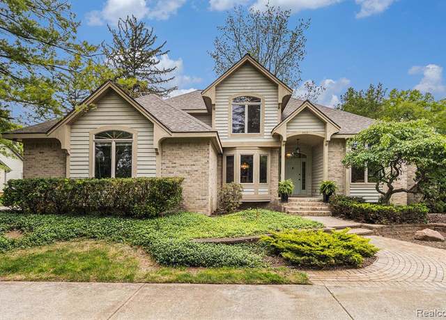 Property at 6512 White Lake Rd, Clarkston, MI 48346 1585, 4 beds, 2.5 baths