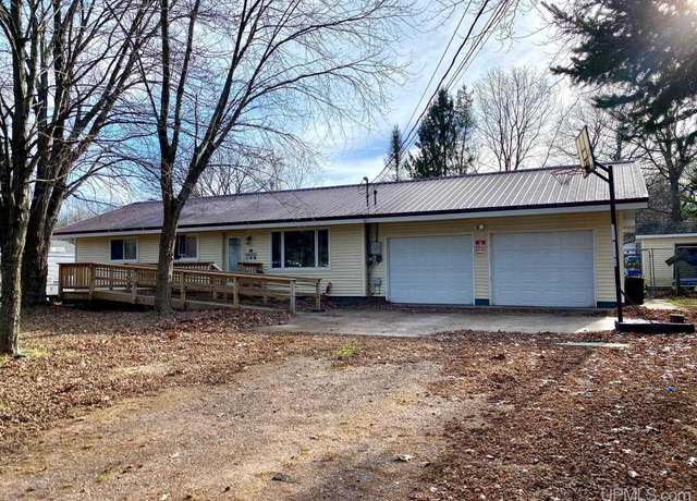 Property at 28 Sicotte Rd, Marquette, MI 49855, 4 beds, 2 baths