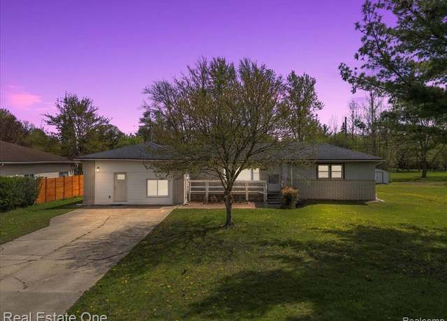 Property at 802 HANNAH Dr, Troy, MI 48085 1639, 4 beds, 2 baths