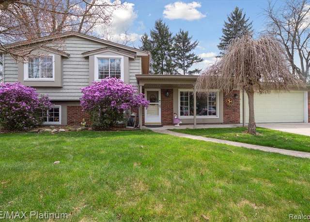 Property at 10328 Carriage Dr, Brighton, MI 48114 9262, 3 beds, 1.5 baths