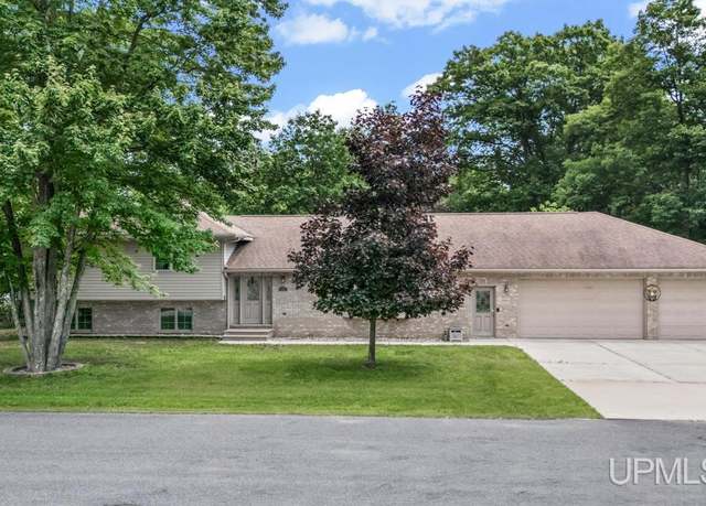 Property at 427 27th St, Gladstone, MI 49837, 4 beds, 2.5 baths