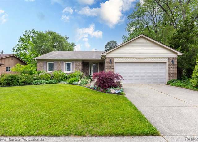 Property at 1975 Chancery Dr, Troy, MI 48085 1432, 3 beds, 2.5 baths