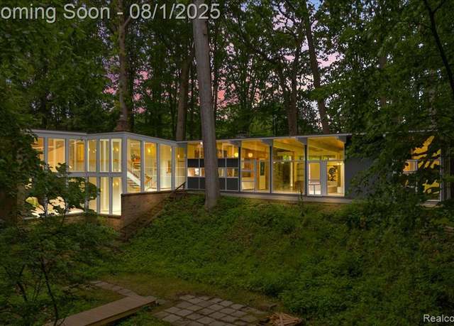 Property at 24321 Mulberry Ct, Southfield, MI 48033 3161, 3 beds, 3 baths