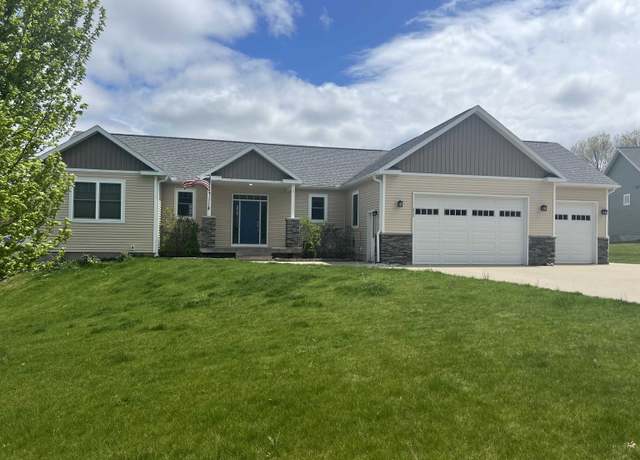 Property at 272 Farm Ln, Traverse City, MI 49696, 5 beds, 3.5 baths