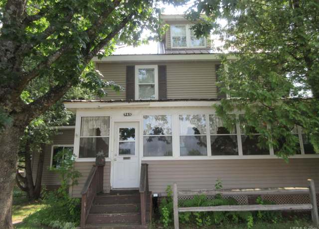 Property at 902 Putnam St, Wakefield, MI 49968, 7 beds, 2.5 baths