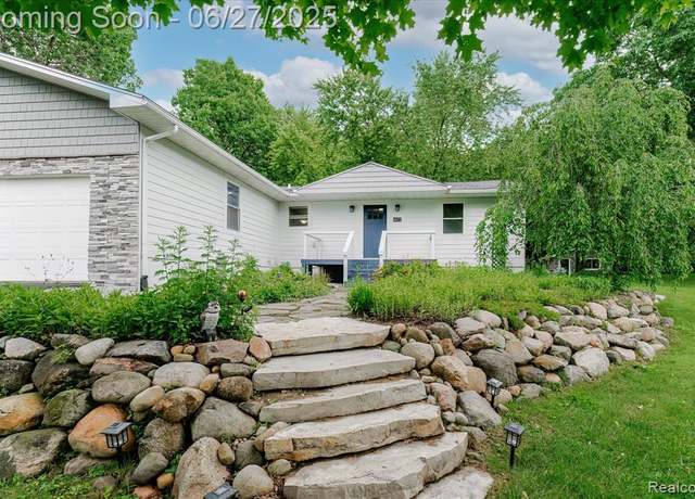 Property at 4072 Mill Lake Rd, Lake Orion, MI 48360 1541, 3 beds, 2.5 baths