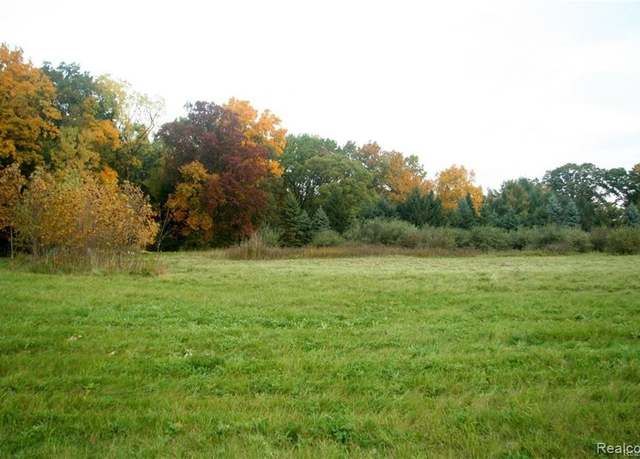 Property at 68 Donegal Ct, Fenton, MI 48430