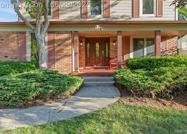 Property at 1304 Player Dr, Troy, MI 48085 3371, 4 beds, 2.5 baths