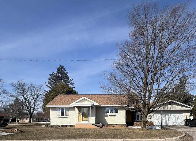 Property at 208 Detroit Ave, Iron Mountain, MI 49801, 3 beds, 1.5 baths