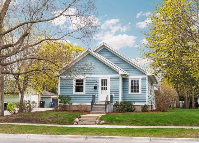 Property at 1011 Jefferson Ave, Traverse City, MI 49684-2103, 2 beds, 1 bath