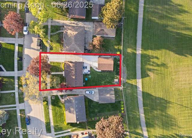 Property at 9312 California St, Livonia, MI 48150 3702, 3 beds, 1 bath