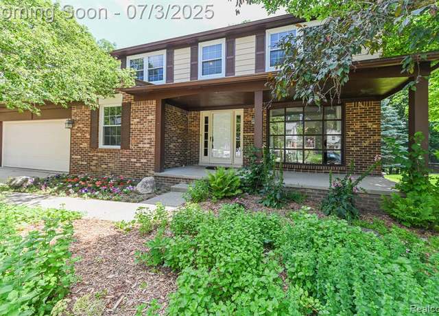 Property at 611 Ten Point Dr, Rochester Hills, MI 48309 2550, 4 beds, 2.5 baths