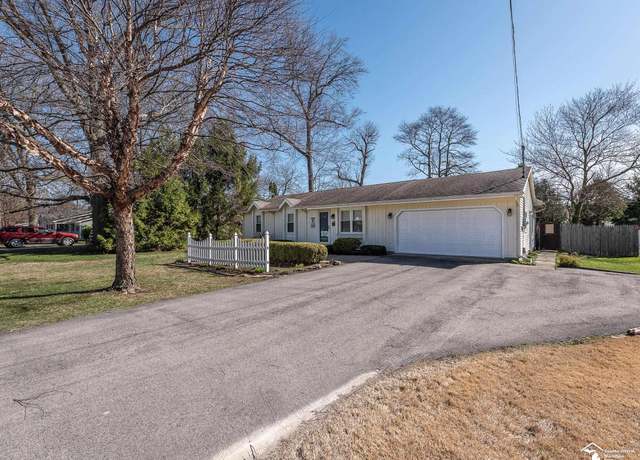 Property at 7088 Elmwood Ave, Temperance, MI 48182, 3 beds, 1 bath