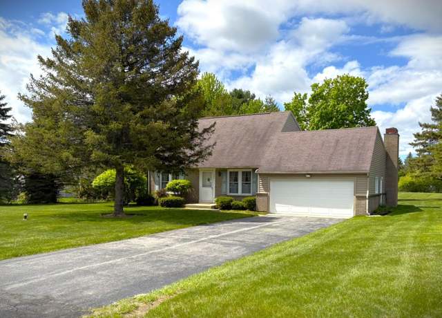 Property at 425 Alice Ln, Traverse City, MI 49685, 3 beds, 2 baths