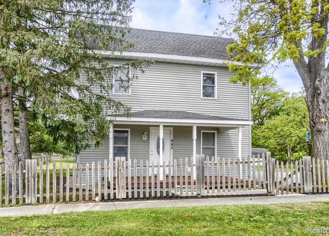 Property at 442 S Court St, Lapeer, MI 48446 2520, 3 beds, 1 bath