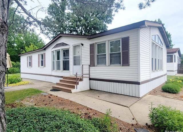 Property at 72 S Valley Dr, Swartz Creek, MI 48473, 3 beds, 2 baths
