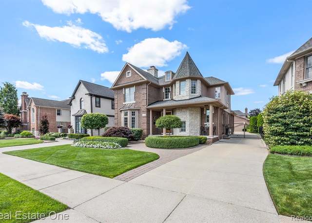 Property at 312 Woodward Ave, Rochester, MI 48307 1166, 4 beds, 3.5 baths