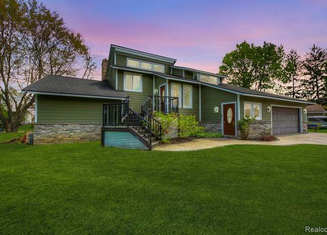 Property at 3978 CHANDA, Highland, MI 48356 1112, 6 beds, 4.5 baths