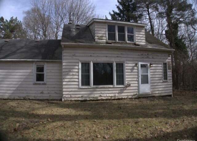 Property at 402 SEARLES Ave, Benton Harbor, MI 49022 5435, 5 beds, 1.5 baths