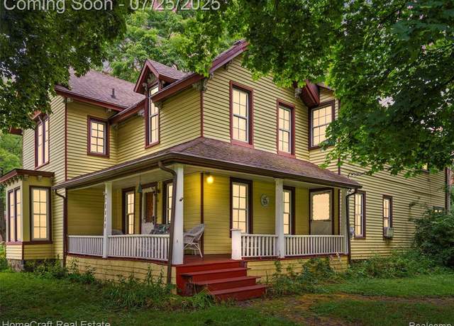 Property at 26830 W 6 Mile Rd, Redford, MI 48240 2362, 6 beds, 2.5 baths