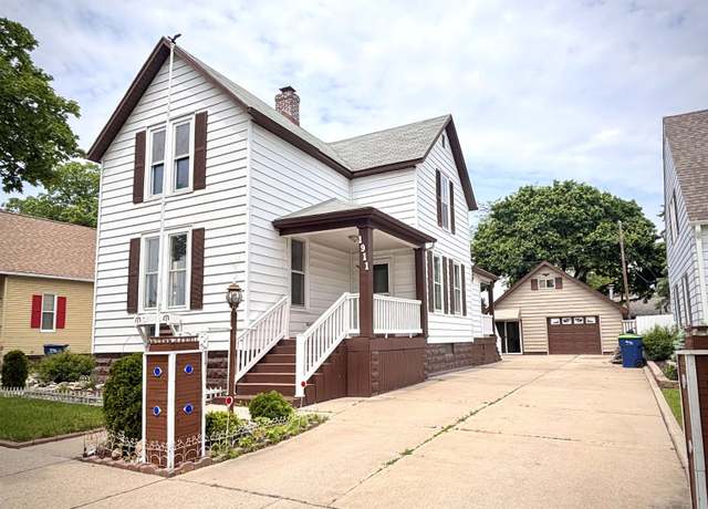 Property at 1911 Columbus Ave, Bay City, MI 48708, 4 beds, 1.5 baths