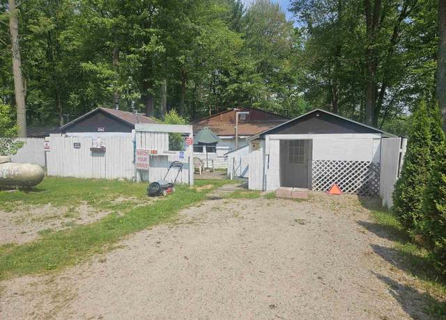 Property at 4838 Wildwood Dr, Harrison, MI 48625, 3 beds, 1 bath