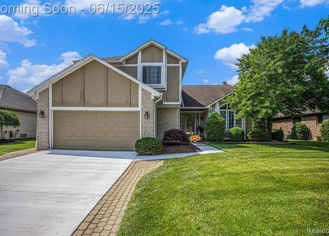 Property at 16096 Violet Dr, Macomb, MI 48042 2866, 4 beds, 3 baths