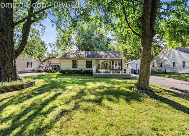 Property at 2319 Pauline Dr, Waterford, MI 48329 3761, 3 beds, 1 bath