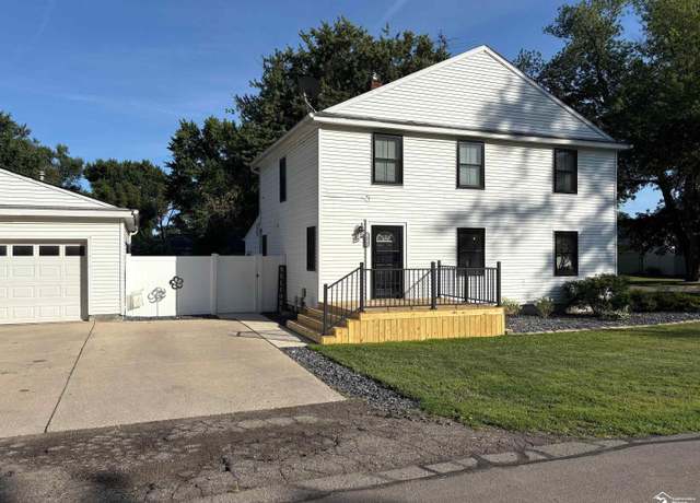 Property at 3057 11th St, Monroe, MI 48162, 3 beds, 1.5 baths