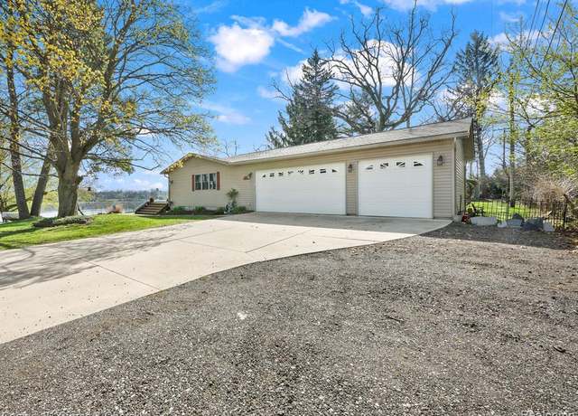 Property at 417 CHICAGO Dr, Howell, MI 48843 1723, 3 beds, 2 baths