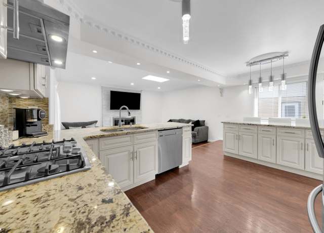 Property at 40116 Steel Dr, Sterling Heights, MI 48310, 3 beds, 2.5 baths