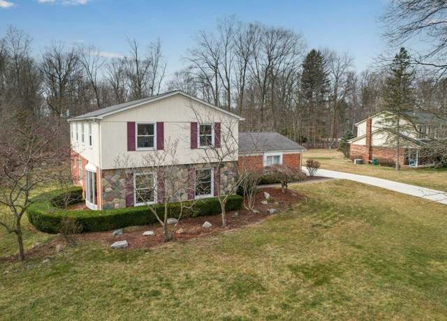 Property at 32867 Bassett Woods Ct, Beverly Hills, MI 48025, 4 beds, 2.5 baths