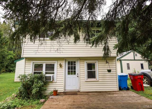 Property at 1932 Orchard St, Marquette, MI 49855, 3 beds, 1 bath