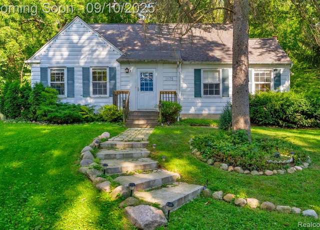 Property at 2875 Chadwick Dr, Waterford, MI 48328 3607, 4 beds, 3 baths