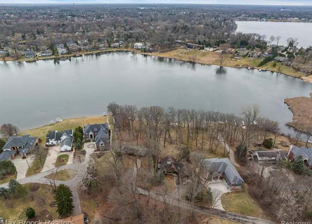 Property at 2101 Uplong St, West Bloomfield, MI 48324 1877, 3 beds, 2.5 baths