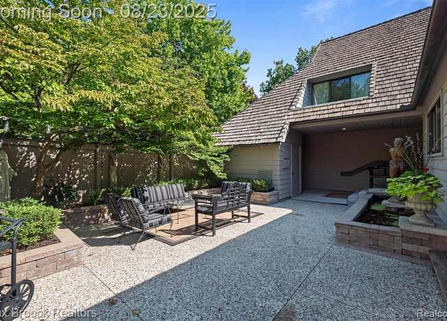 Property at 969 Bloomfield Woods, Bloomfield Hills, MI 48304 2244, 3 beds, 4 baths