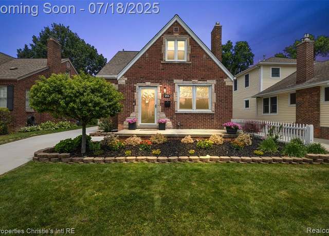 Property at 1816 Roslyn Rd, Grosse Pointe Woods, MI 48236 1013, 3 beds, 2 baths