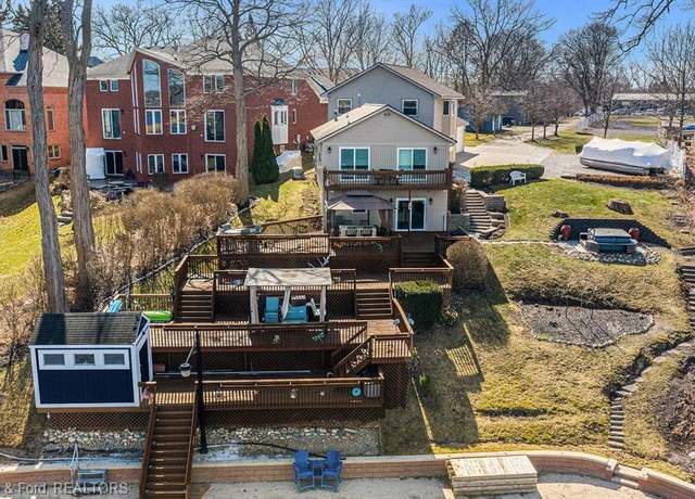 Property at 3030 Dixie Hwy, Waterford, MI 48328 1718, 6 beds, 3.5 baths