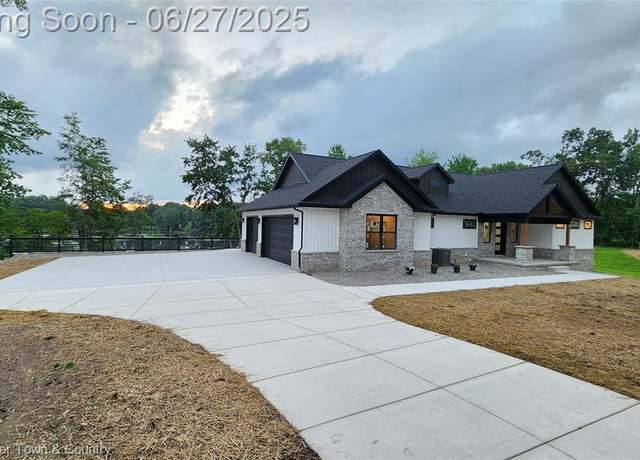 Property at 4789 Lakeshire, Howell, MI 48843, 5 beds, 3.5 baths