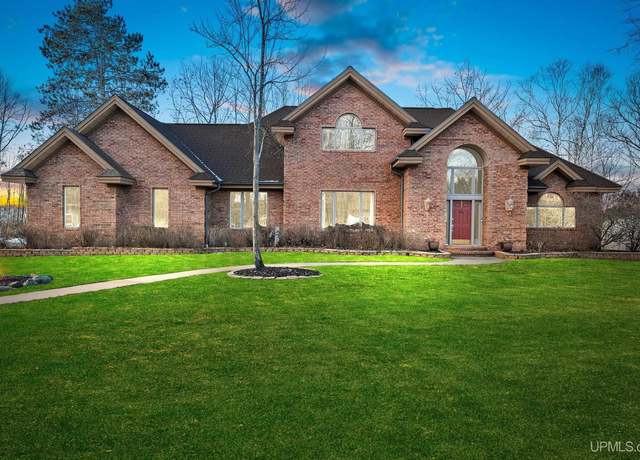 Property at 860 Evergreen Ct, Kingsford, MI 49802, 3 beds, 3 baths